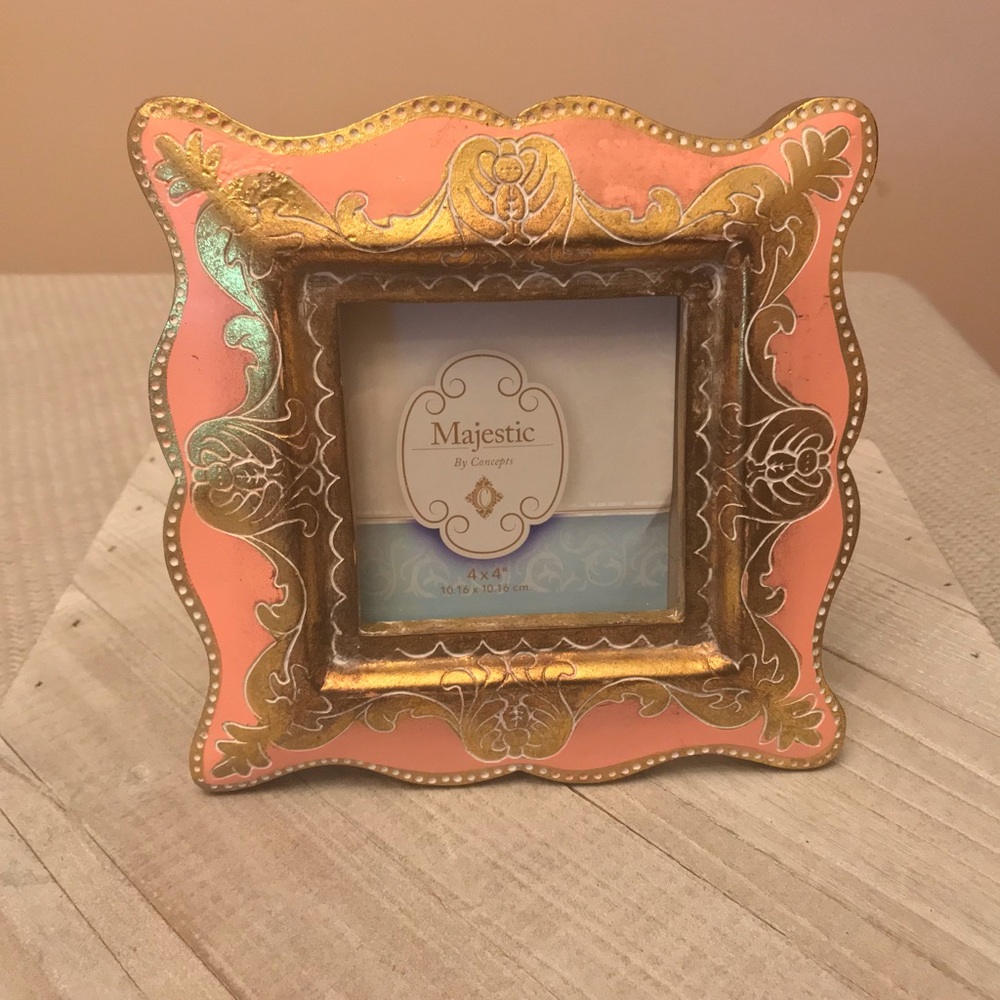 Majestic picture frame